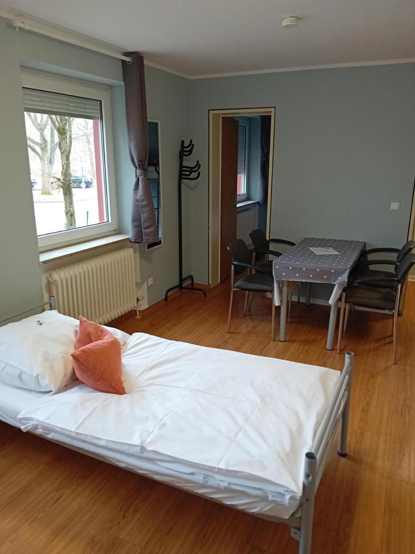 1, 2, Sleep Hostel Nuernberg Messe Екстериор снимка
