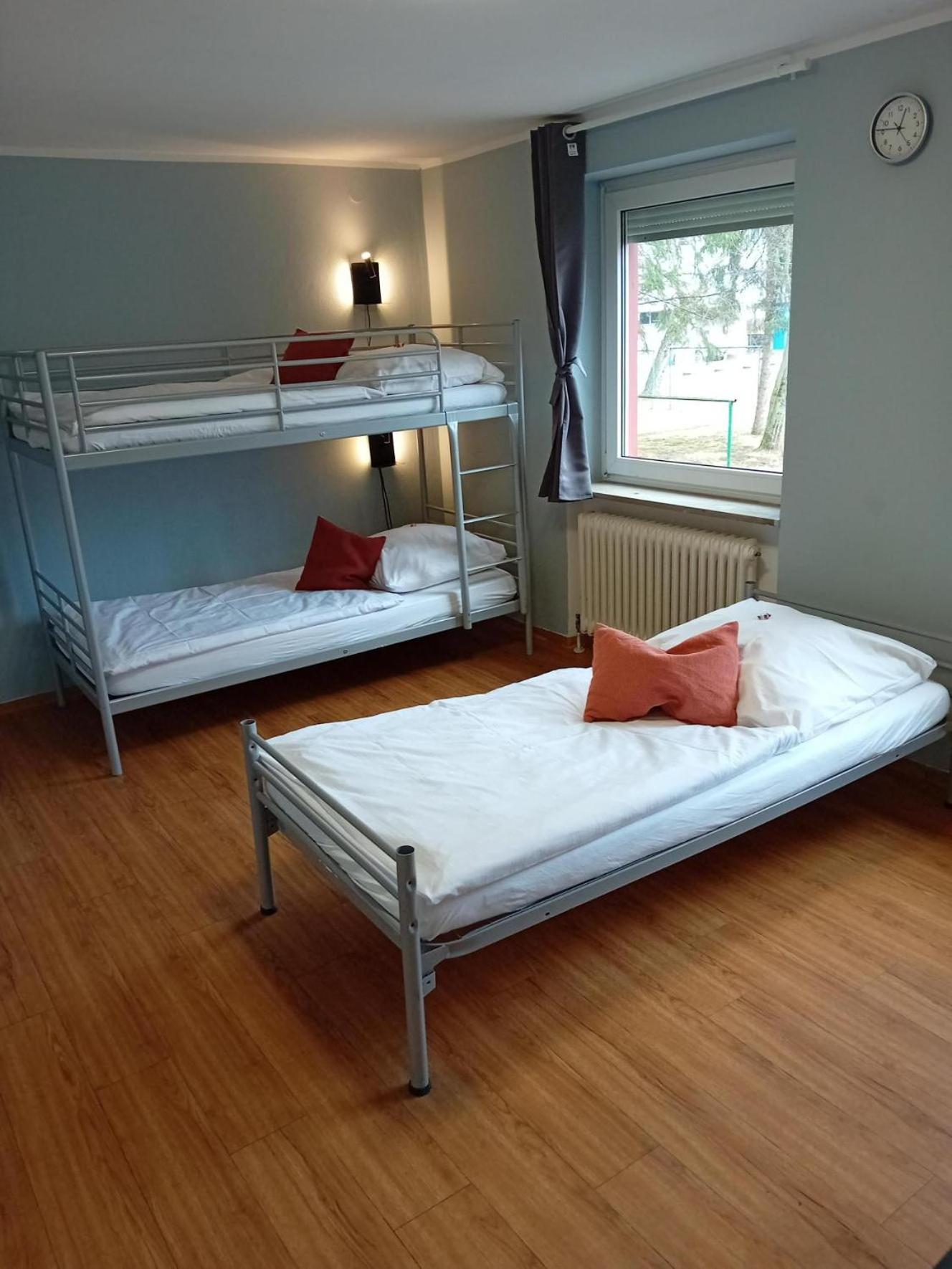 1, 2, Sleep Hostel Nuernberg Messe Екстериор снимка
