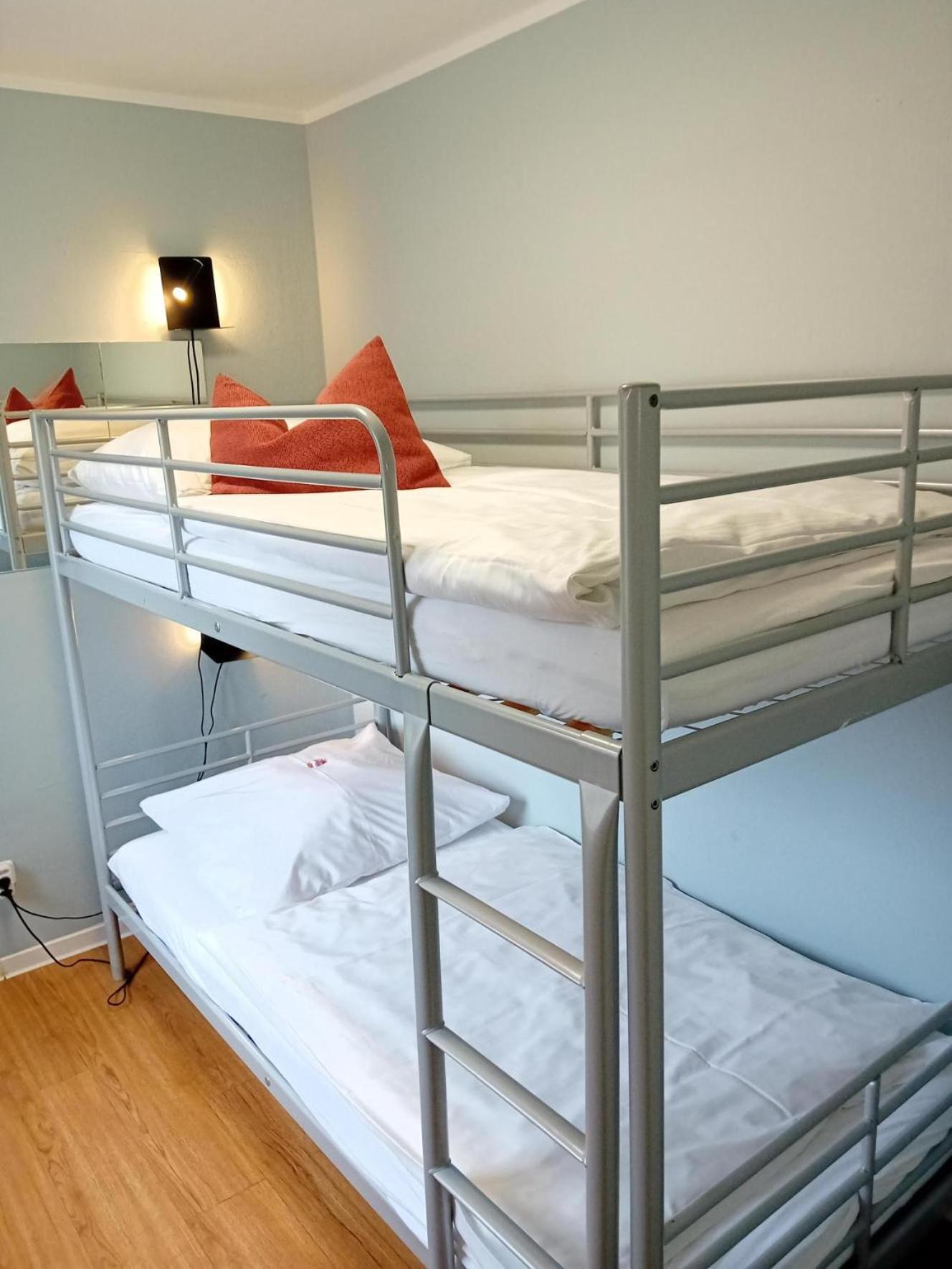 1, 2, Sleep Hostel Nuernberg Messe Екстериор снимка
